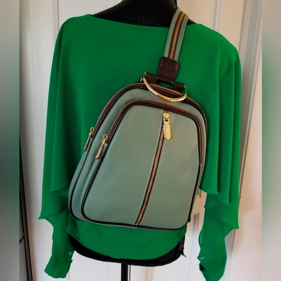 NWT 🇮🇹 Valentina Italian Green Pebbled leather Sling Backpack/Shoulder Bag - Picture 3 of 14